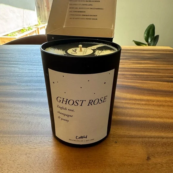 Catbird ghost rose candle - Picture 3 of 11